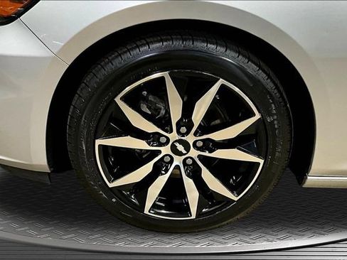 Used 2018 Chevrolet Malibu LT FWD image 32