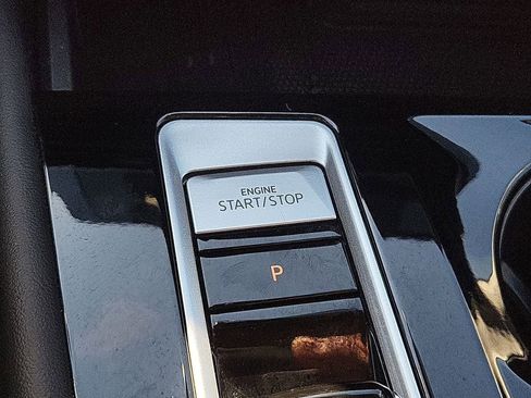 Used 2025 Volkswagen Atlas SE image 16