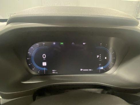 Used 2025 Volvo XC40 B5 Plus image 16