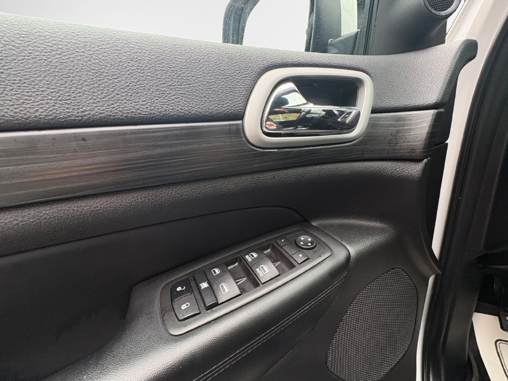 Certified 2021 Jeep Grand Cherokee Laredo AWD/4WD image 17