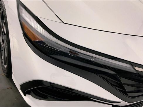 Used 2025 Hyundai Elantra SEL FWD image 29