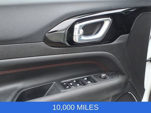 Used 2025 Jeep Compass Trailhawk AWD/4WD image 9
