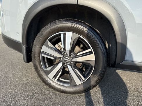 Used 2025 Nissan Rogue SL AWD/4WD image 9