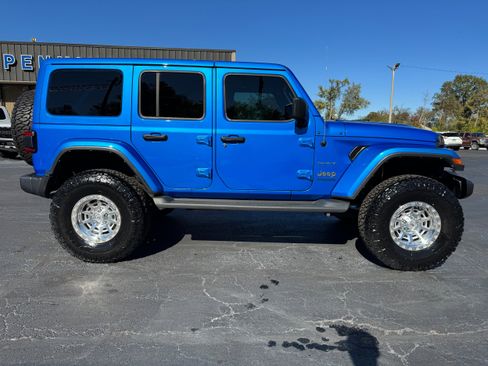 Used 2021 Jeep Wrangler Unlimited Sahara image 8