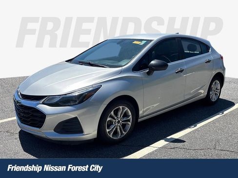 Used 2019 Chevrolet Cruze LT FWD image 1