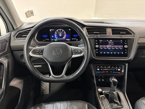 Used 2023 Volkswagen Tiguan SE w/ Panoramic Sunroof Package AWD/4WD image 21