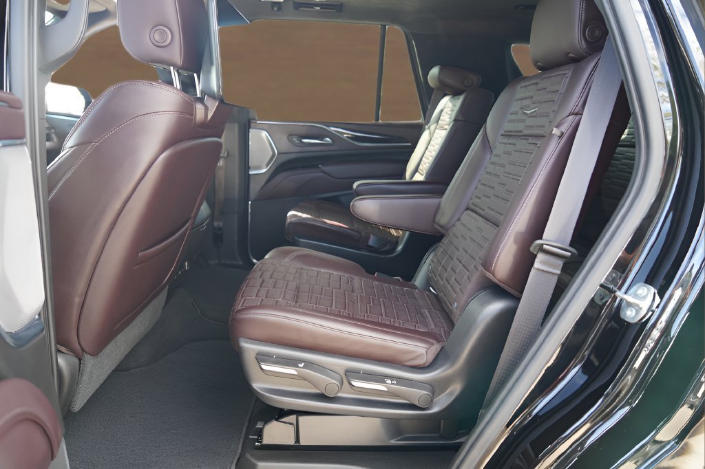 Used 2021 Cadillac Escalade Premium Luxury Platinum w/ LPO, Radiant Package AWD/4WD image 31