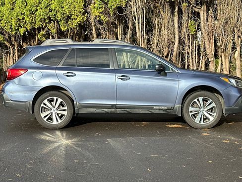 Used 2018 Subaru Outback 2.5i Limited image 3