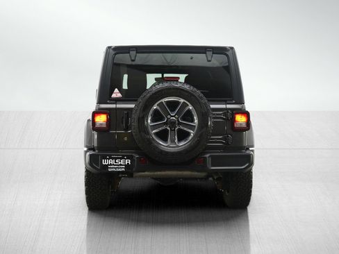 Used 2019 Jeep Wrangler Unlimited Sahara w/ Uconnect 4C Nav & Sound Group AWD/4WD image 4