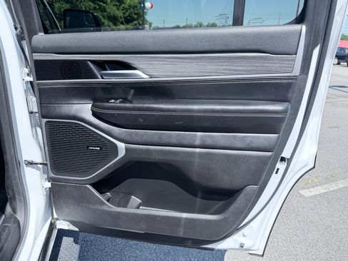 Used 2024 Jeep Wagoneer Series II w/ Flexible Seating Group RWD image 36