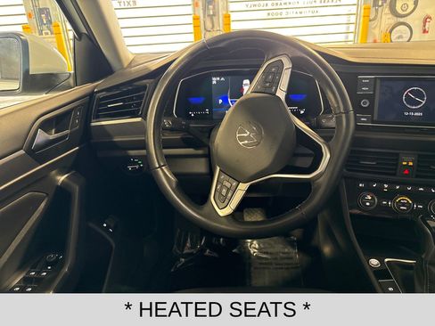 Used 2023 Volkswagen Jetta SE w/ Panoramic Sunroof Package image 13