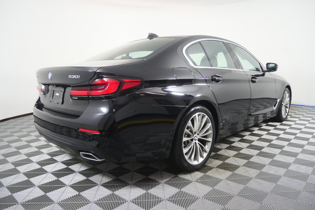 Certified 2023 BMW 530i xDrive w/ Convenience Package AWD/4WD image 4