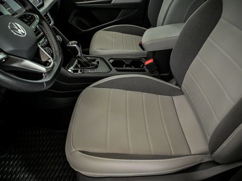 Certified 2023 Volkswagen Taos SE w/ Panoramic Sunroof Package FWD image 12