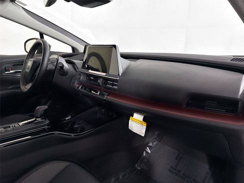 Used 2025 Toyota Prius XSE image 42