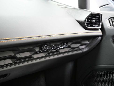 Used 2021 Lamborghini Huracan EVO image 27