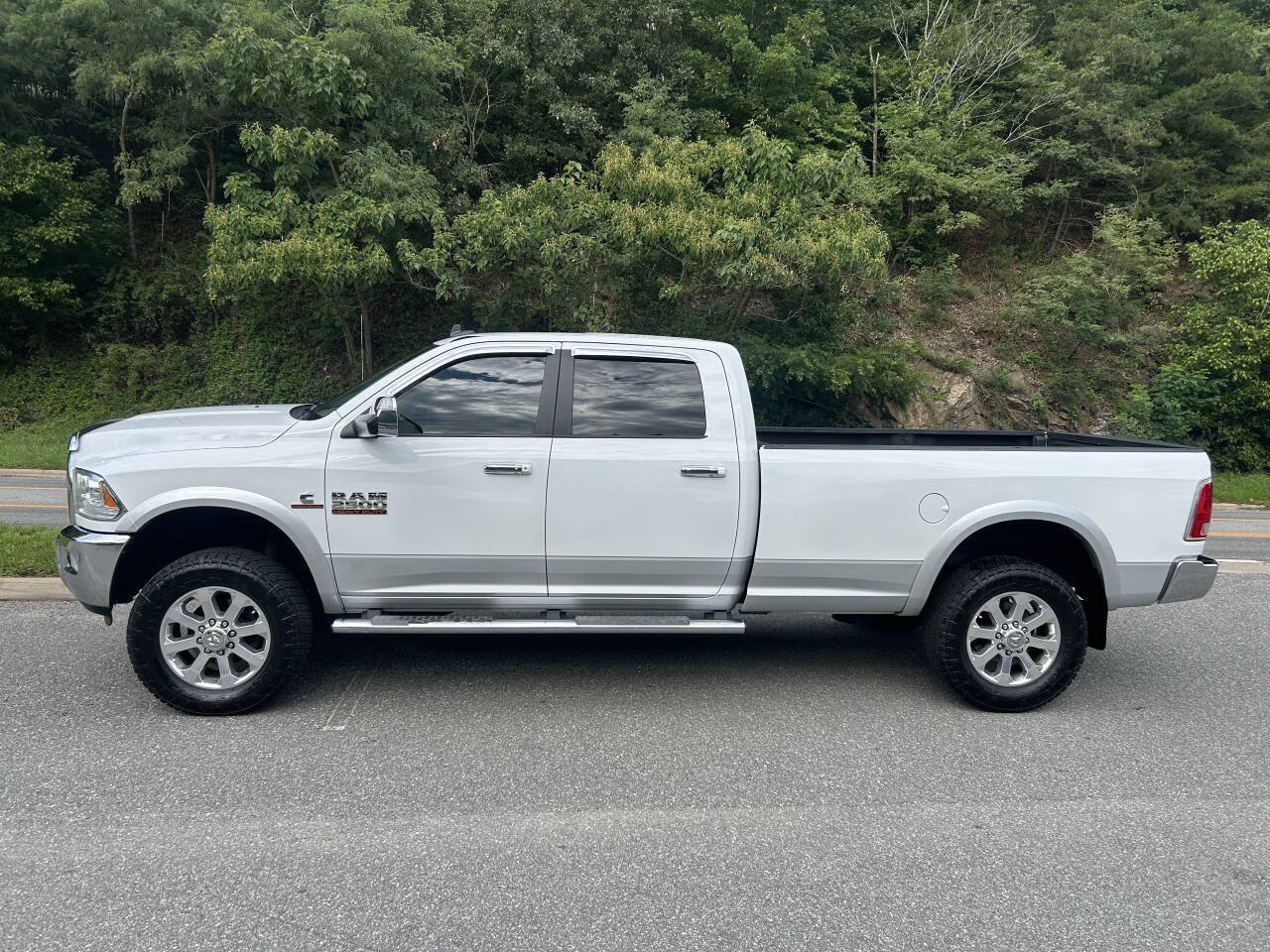Used 2015 RAM 2500 Laramie w/ Convenience Group AWD/4WD image 3
