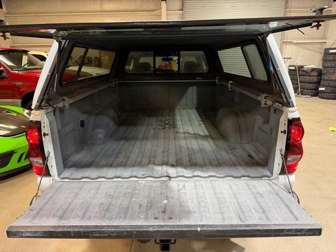 Used 2005 Chevrolet Silverado 2500 LT w/ Heavy-Duty Power Package AWD/4WD image 16