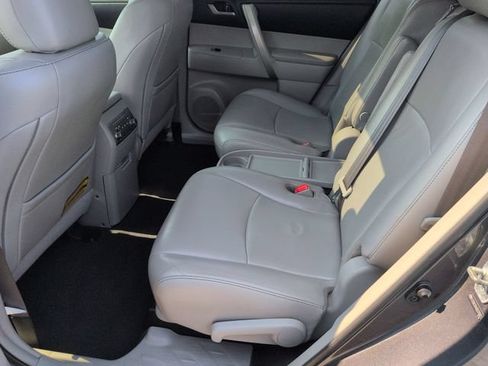 Used 2013 Toyota Highlander SE AWD/4WD image 28