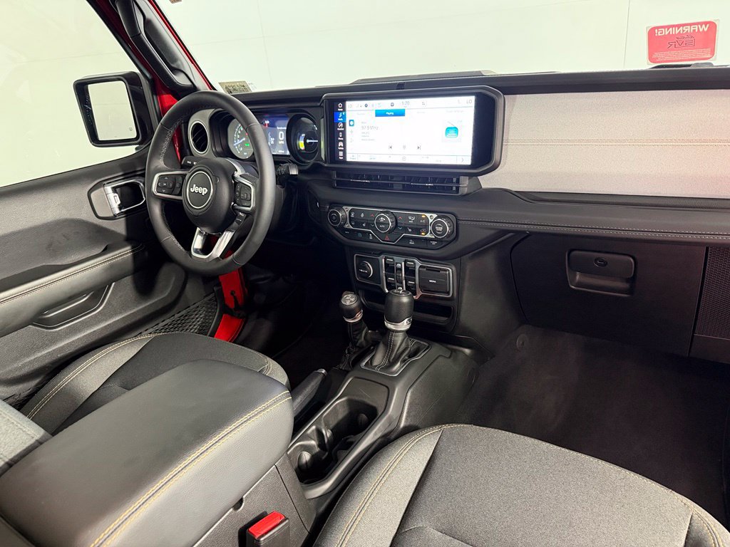 Used 2025 Jeep Wrangler Unlimited Sahara AWD/4WD image 21