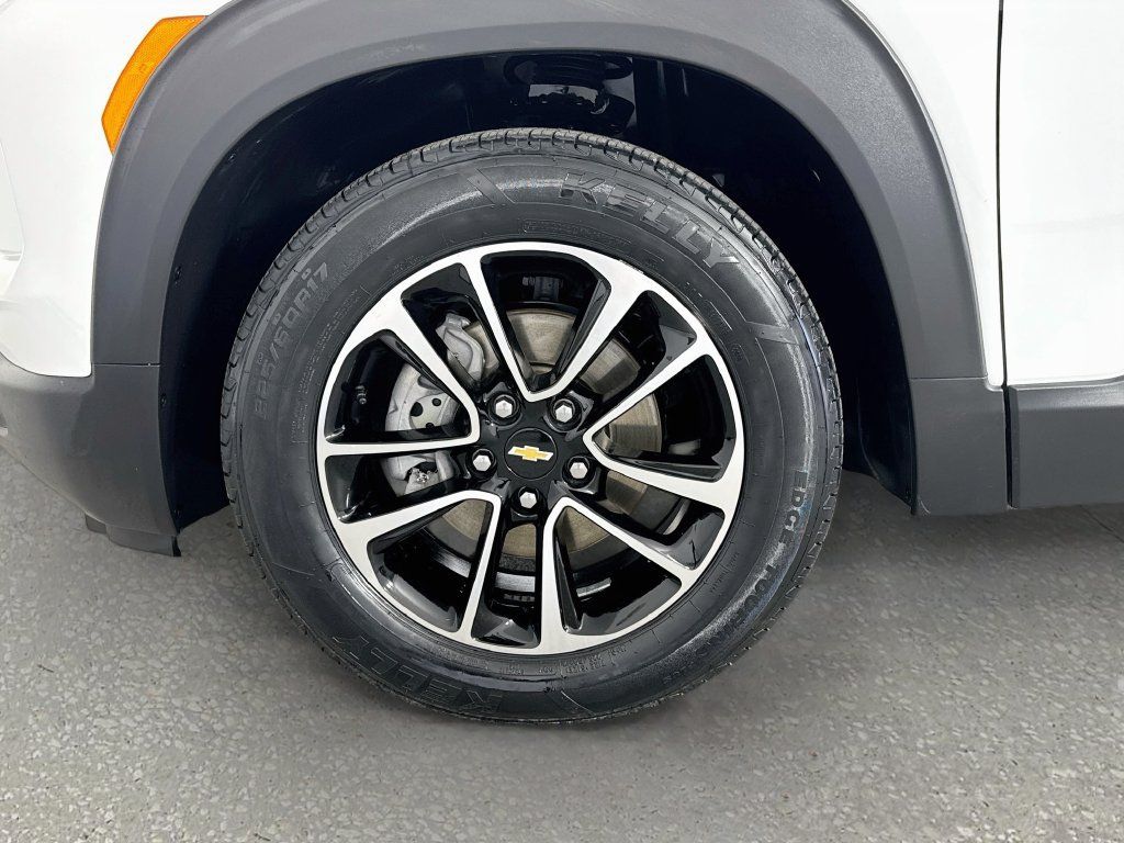 Used 2025 Chevrolet TrailBlazer LT FWD image 29