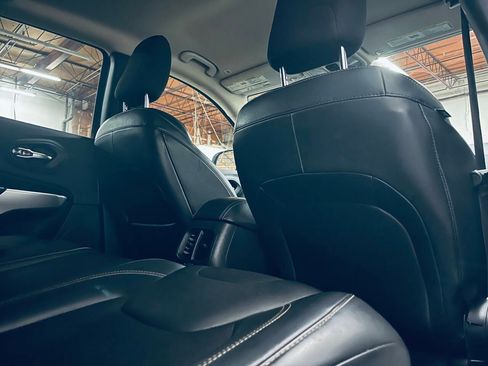 Used 2018 Jeep Cherokee Latitude Plus FWD image 20
