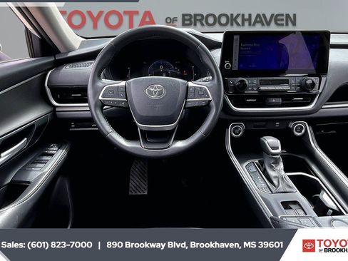 Used 2024 Toyota Grand Highlander AWD image 5