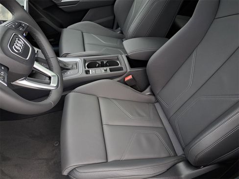 New 2025 Audi Q3 2.0T Premium image 18