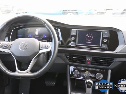 Used 2024 Volkswagen Jetta SE image 16