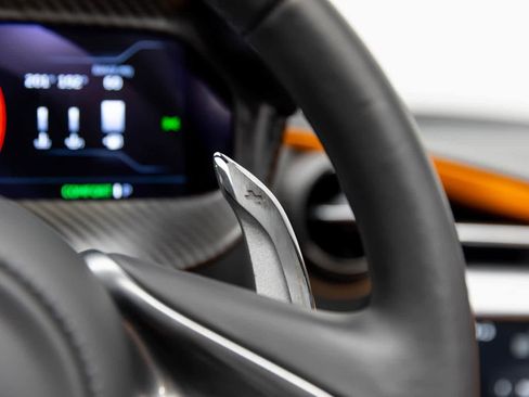 Used 2024 McLaren 750S Spider image 32