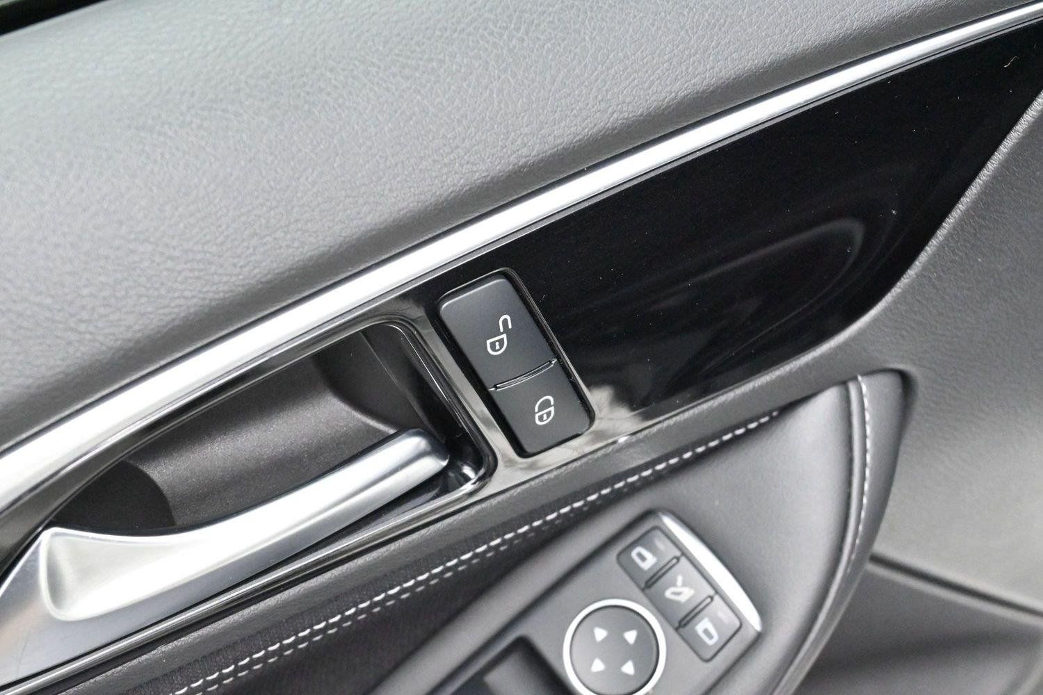 Used 2018 INFINITI QX30 FWD image 10
