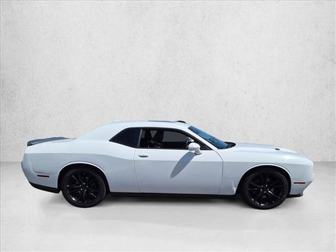 Used 2016 Dodge Challenger SXT Plus RWD image 4