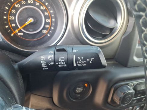 Used 2019 Jeep Wrangler Unlimited Sahara image 37