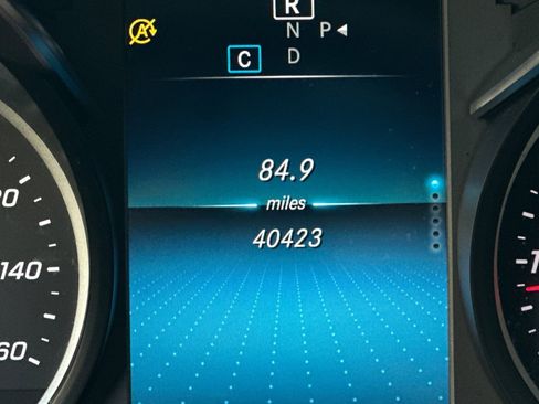 Used 2021 Mercedes-Benz GLC 300 image 34