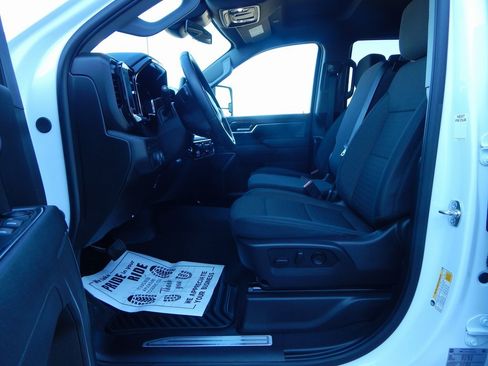 Used 2025 Chevrolet Silverado 2500 LT w/ Convenience Package image 11