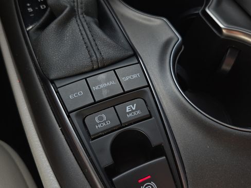 Certified 2022 Toyota Camry SE w/ Audio Upgrade Package FWD image 25