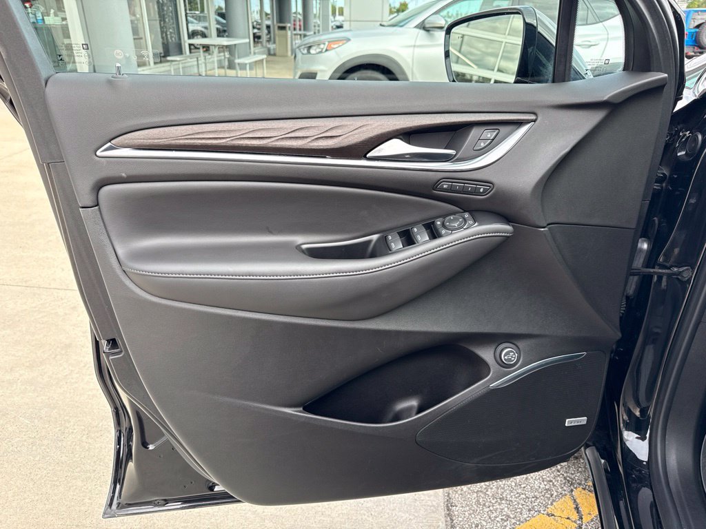 Used 2022 Buick Enclave Avenir w/ Avenir Technology Package AWD/4WD image 19