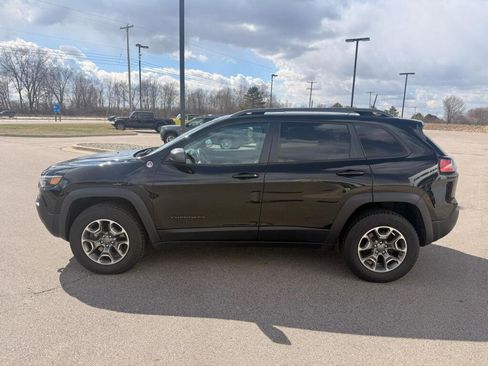Used 2020 Jeep Cherokee Trailhawk image 6