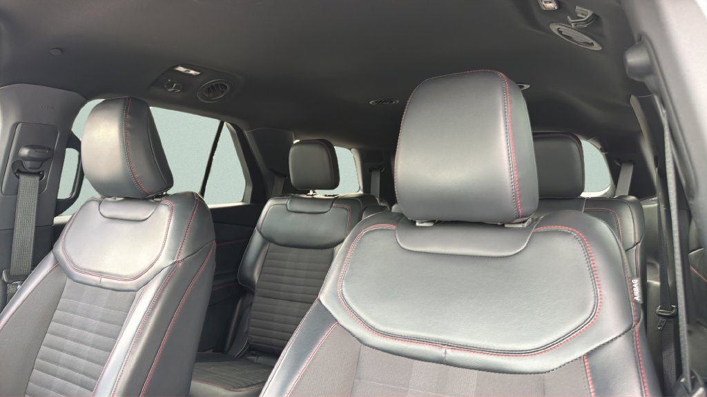 Used 2025 Ford Explorer ST-Line AWD/4WD image 19