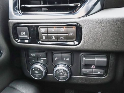 New 2026 GMC Yukon XL Denali w/ Denali Reserve Package image 31