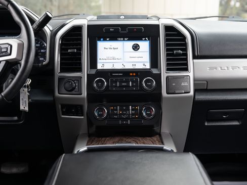 Used 2019 Ford F350 Lariat image 36