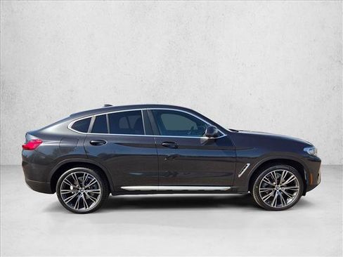 Certified 2025 BMW X4 xDrive30i w/ Premium Package AWD/4WD image 4