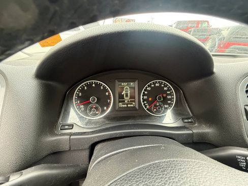 Used 2012 Volkswagen Tiguan S image 11