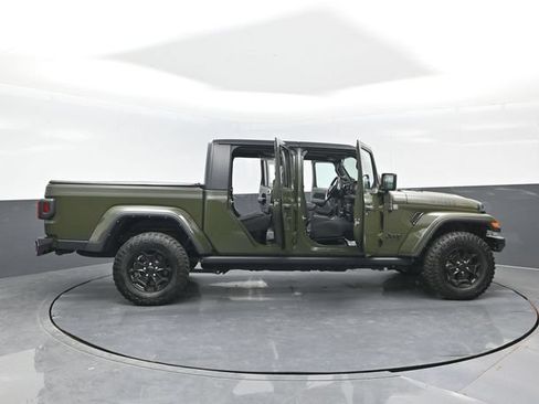 Used 2023 Jeep Gladiator Sport AWD/4WD image 25