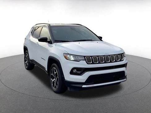 Used 2025 Jeep Compass Limited image 3