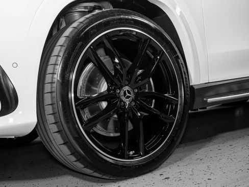 New 2026 Mercedes-Benz GLS 580 4MATIC image 33