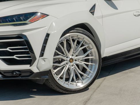 Used 2019 Lamborghini Urus AWD/4WD image 24