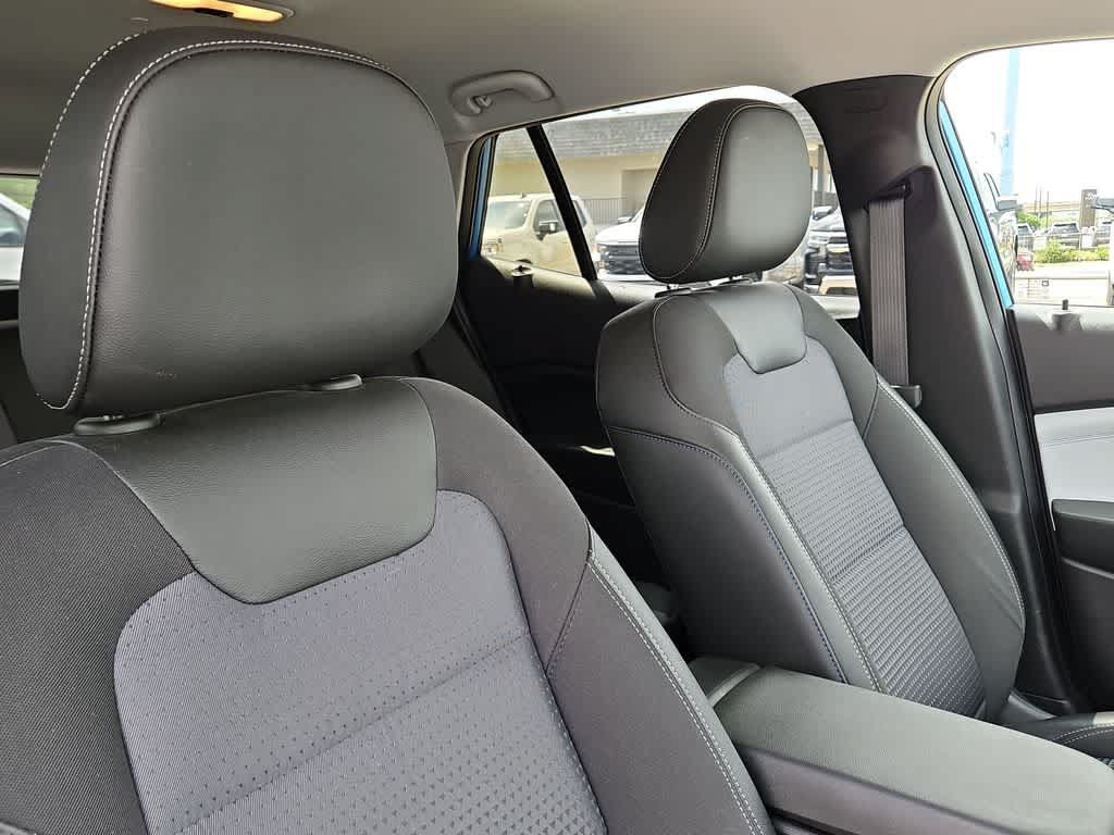 Used 2025 Chevrolet Trax LT w/ Driver Confidence Package FWD image 18