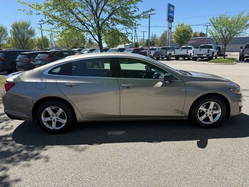 Used 2022 Chevrolet Malibu LS w/ LPO, Floor Liner Package FWD image 6