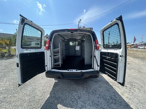 Used 2017 Chevrolet Express 2500 RWD image 15