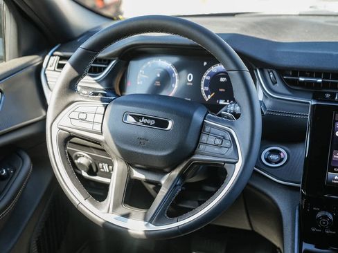 New 2025 Jeep Grand Cherokee L Altitude image 16